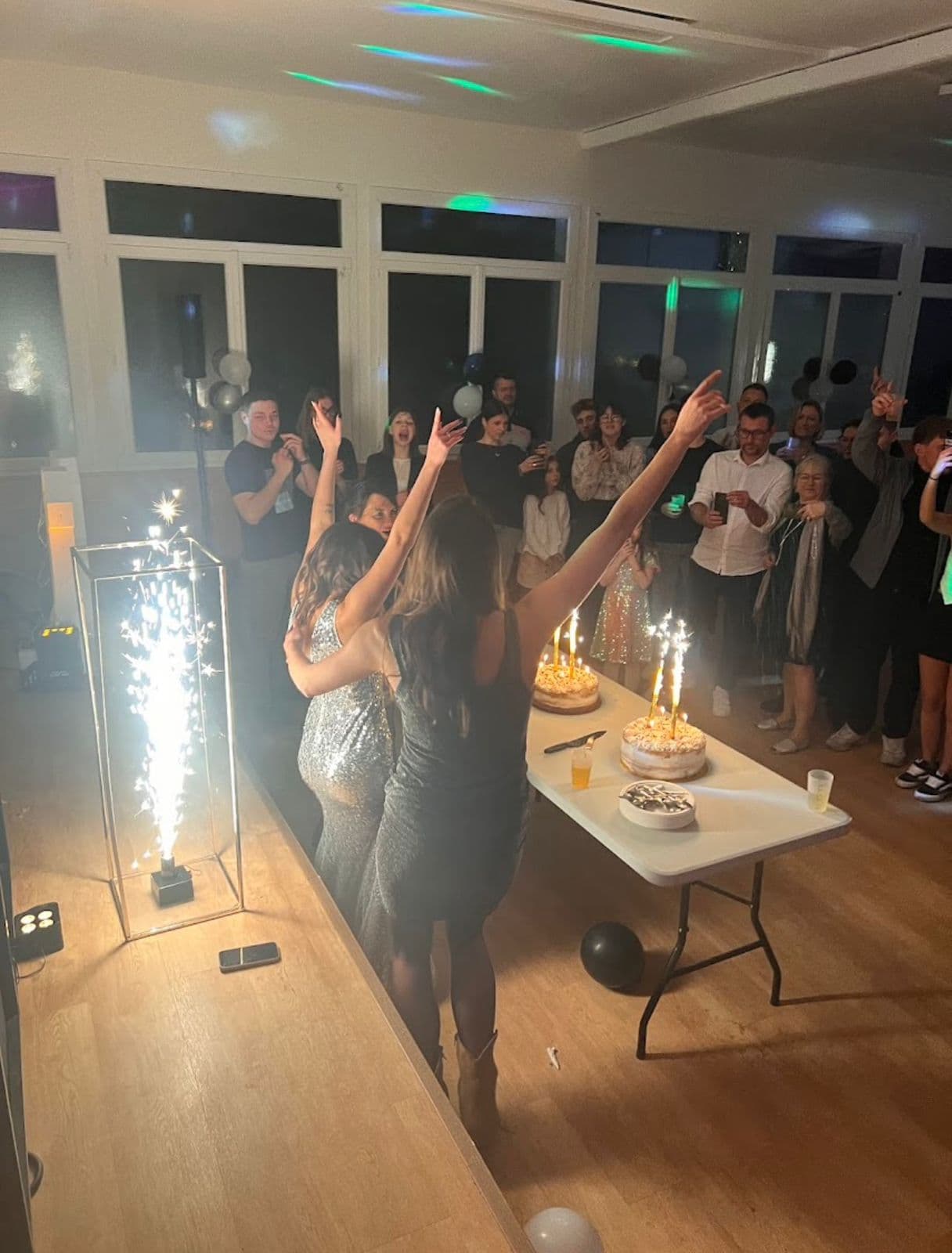 Anniversaire fontaines d'étincelles gâteau