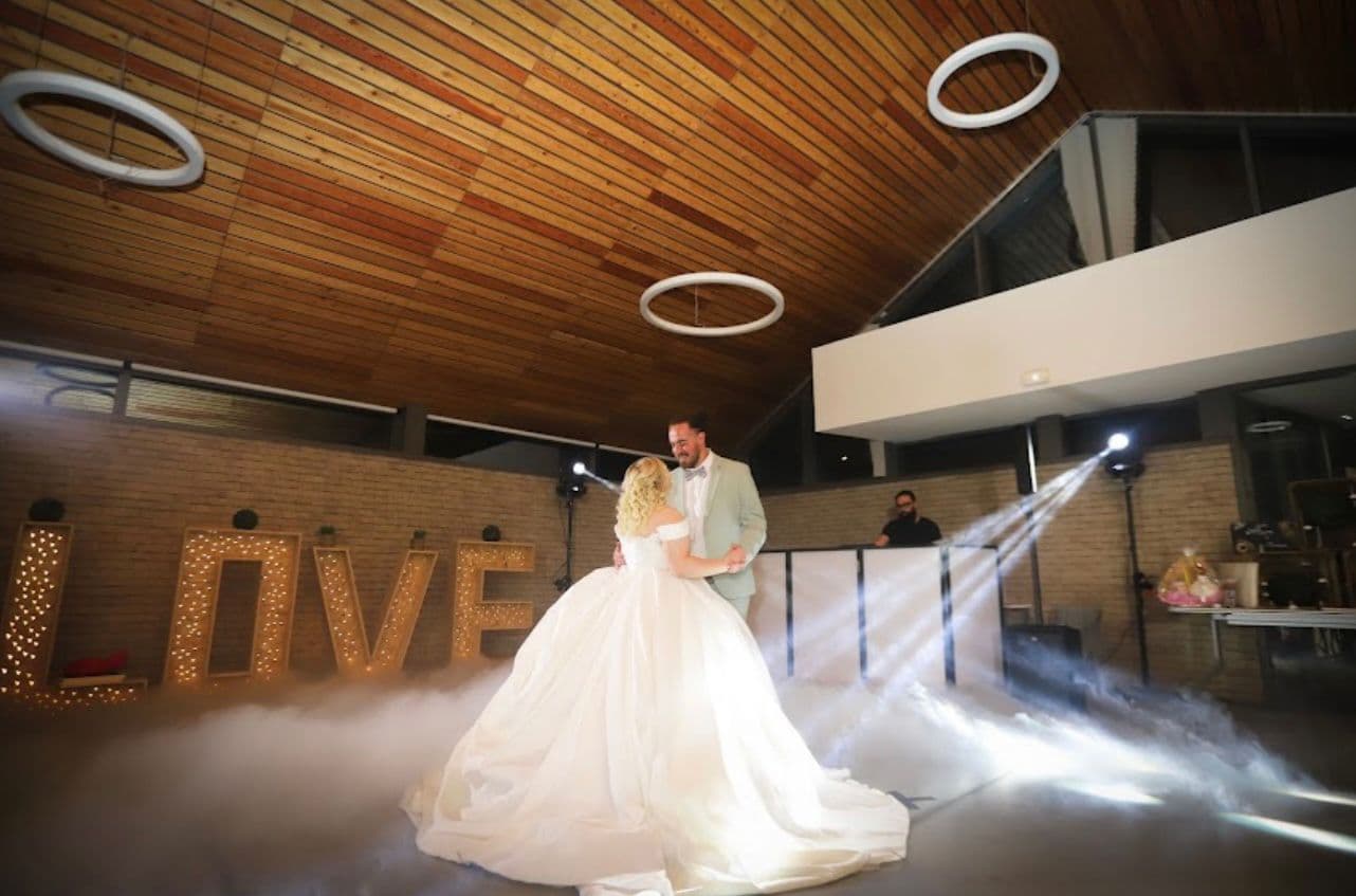 Première danse mariage love lumineux